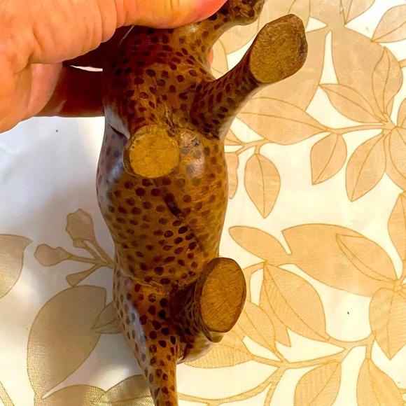African Safari Big Cat Hand Carved Wood Folk Art Spotted Leopard Cheetah Figure - Picture 6 of 11